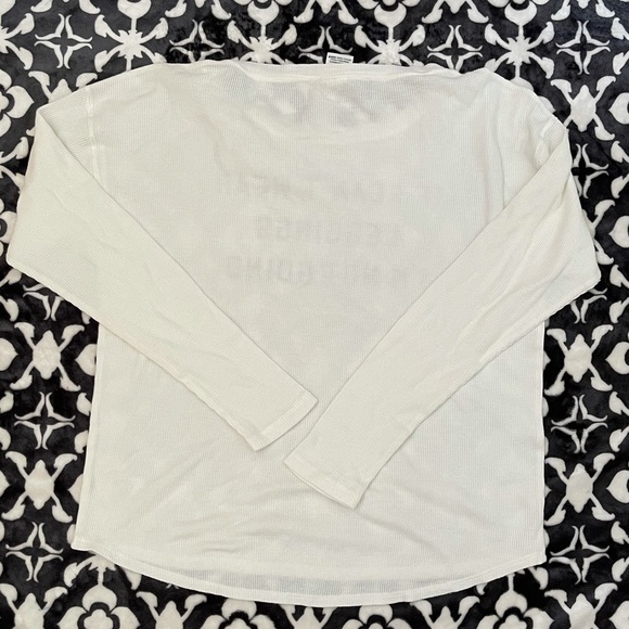 Pink VS long sleeve top - Picture 5 of 5